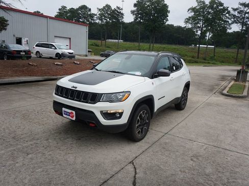 Used 2019 Jeep Compass Trailhawk w/ Cold Weather Group AWD/4WD image 24