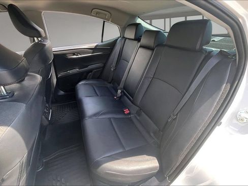 Used 2025 Toyota Camry XLE FWD image 21