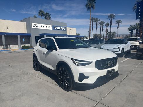 Used 2024 Volvo XC40 B5 Core w/ Protection Package Premier image 1