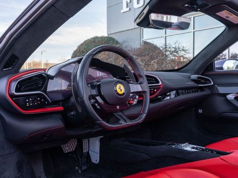 Used 2023 Ferrari 296 GTS RWD image 32