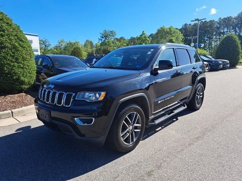 Used 2018 Jeep Grand Cherokee Laredo AWD/4WD image 2