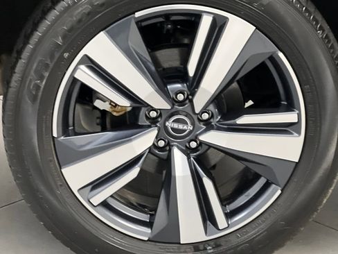 Used 2025 Nissan Rogue SL image 66