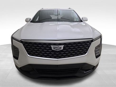 Used 2024 Cadillac XT4 Premium Luxury image 3
