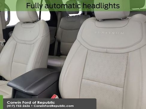 Used 2024 Ford Explorer Platinum w/ Technology Package image 13