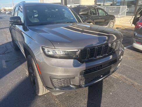 Used 2022 Jeep Grand Cherokee L Laredo image 1