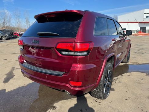 Used 2017 Jeep Grand Cherokee Altitude image 5