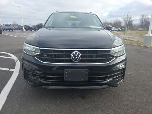 Used 2023 Volkswagen Tiguan SE R-Line image 2