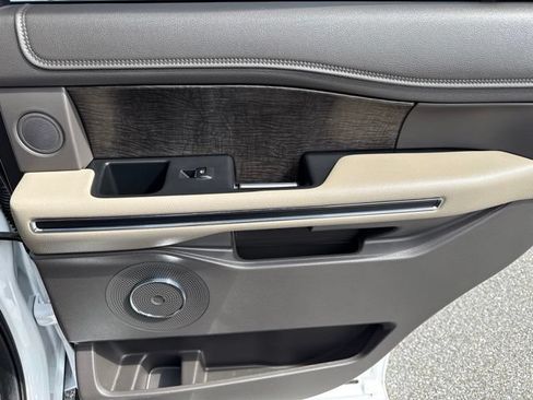 Used 2021 Ford Expedition Limited AWD/4WD image 25
