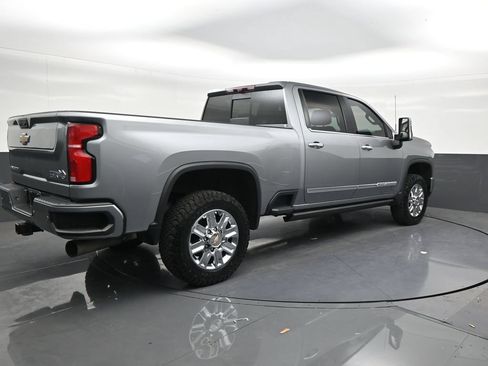 Used 2024 Chevrolet Silverado 2500 High Country w/ Technology Package AWD/4WD image 5