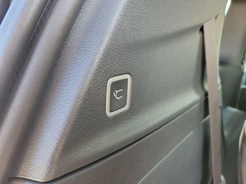 New 2026 Chrysler Pacifica Limited image 9