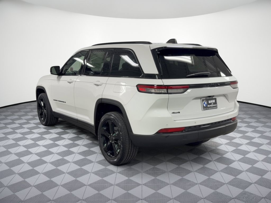 Used 2023 Jeep Grand Cherokee Altitude AWD/4WD image 3