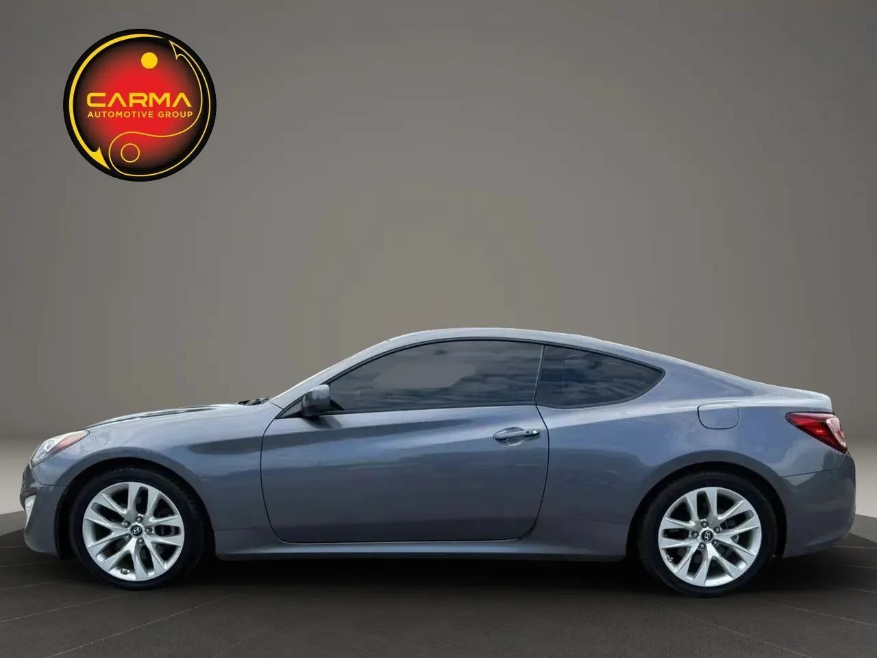 Used 2013 Hyundai Genesis 2.0T RWD image 2