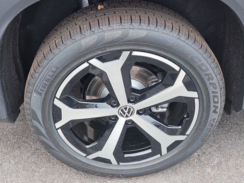 New 2026 Volkswagen Tiguan SE AWD/4WD image 3