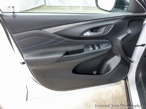 Used 2025 Buick Envista Sport Touring image 17