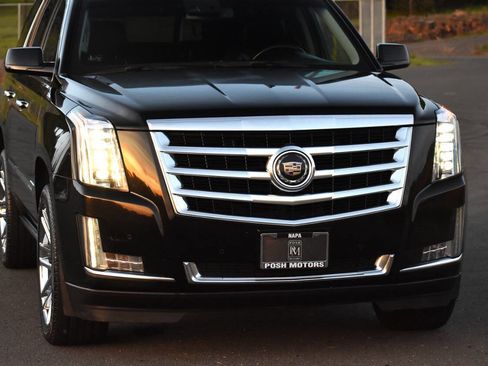 Used 2015 Cadillac Escalade Premium image 23