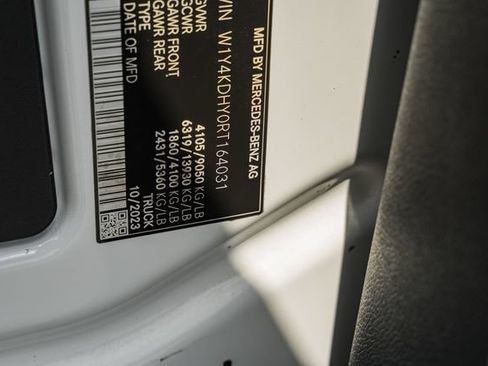 Used 2024 Mercedes-Benz Sprinter 2500 image 35