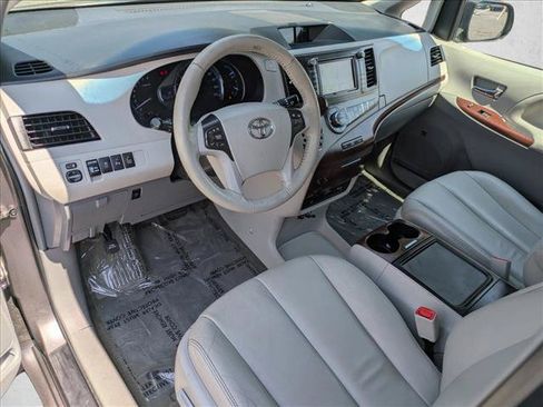 Used 2014 Toyota Sienna XLE w/ XLE Premium Package AWD/4WD image 10