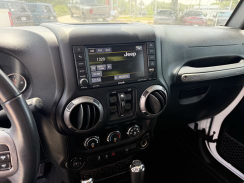 Used 2017 Jeep Wrangler Unlimited Sport AWD/4WD image 19