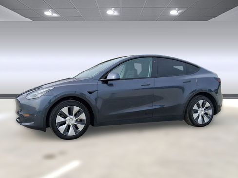 Used 2020 Tesla Model Y Long Range image 2