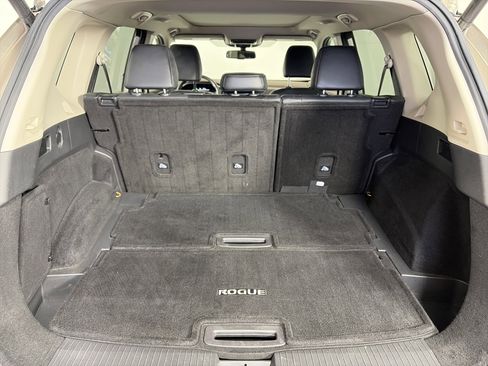 Used 2021 Nissan Rogue Platinum image 14