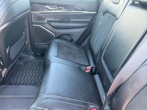 Used 2022 Jeep Grand Cherokee Trailhawk AWD/4WD image 11