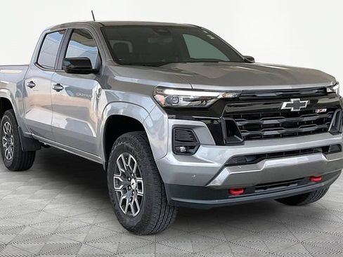 Used 2023 Chevrolet Colorado Z71 w/ Advanced Trailering Package AWD/4WD image 1