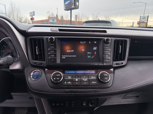 Used 2017 Toyota RAV4 Limited image 18