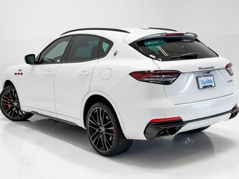 Used 2022 Maserati Levante Trofeo AWD/4WD image 33