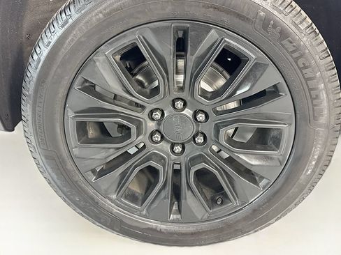 Used 2021 GMC Yukon SLT w/ Rear Media and Nav Package AWD/4WD image 34
