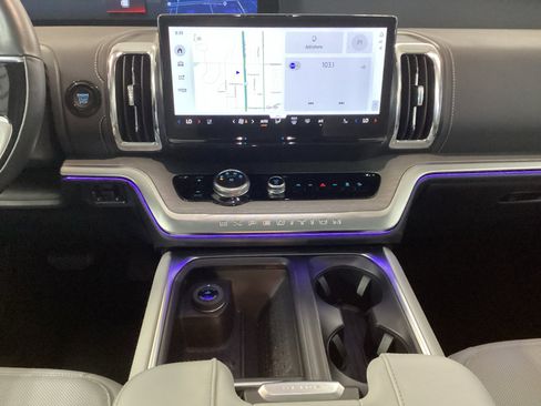 Used 2025 Ford Expedition Max Platinum image 11