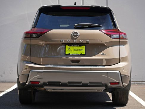 Used 2024 Nissan Rogue SL FWD image 10