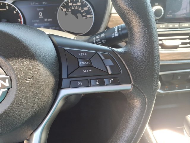 Used 2024 Nissan Altima 2.5 SV FWD image 17