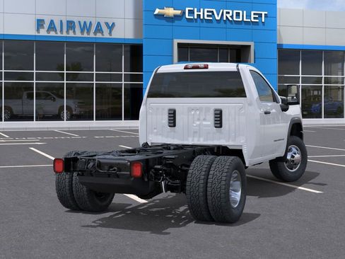 New 2026 GMC Sierra 3500 Pro w/ Convenience Package image 4