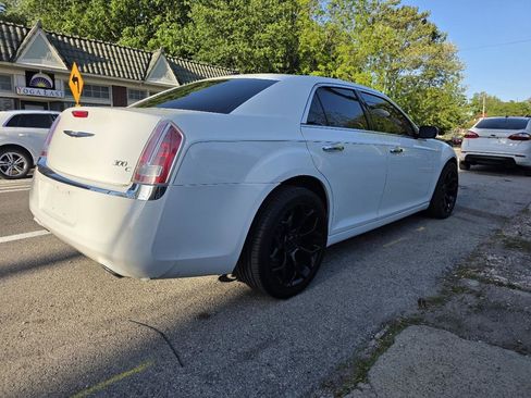 Used 2014 Chrysler 300 C image 6
