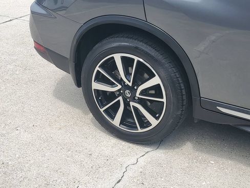 Used 2019 Nissan Rogue SL w/ Premium Package FWD image 12