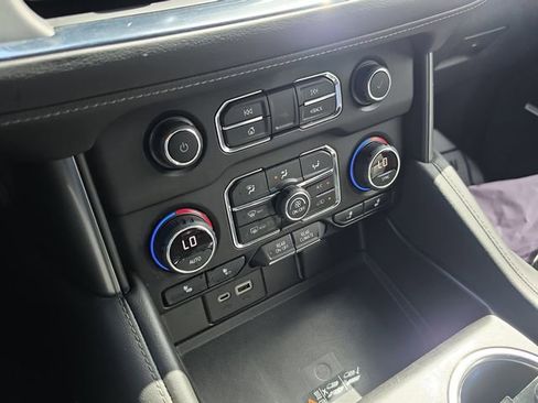 Used 2022 Chevrolet Tahoe Z71 w/ Luxury Package image 25