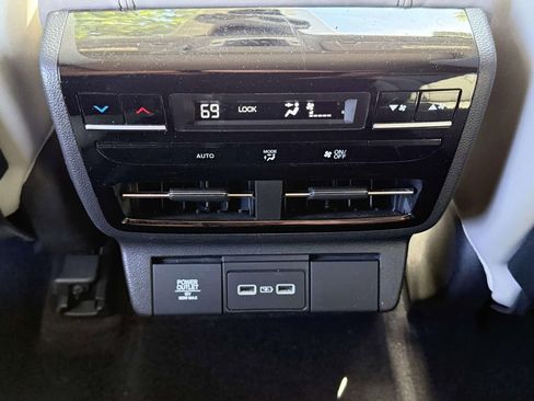 Used 2024 Acura MDX SH-AWD w/ Technology Package image 12