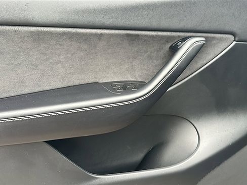 Used 2022 Tesla Model Y Performance image 16