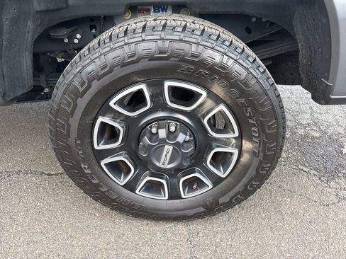 Certified 2023 Ford F350 Platinum w/ FX4 Off-Road Package image 9