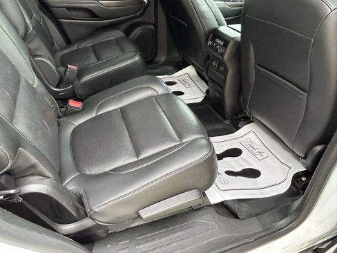 Used 2018 GMC Acadia SLT AWD/4WD image 11