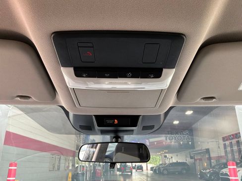 Used 2025 Nissan Rogue SV AWD/4WD image 17