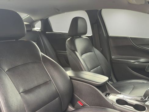 Used 2016 Chevrolet Malibu LT w/ Leather Package FWD image 11