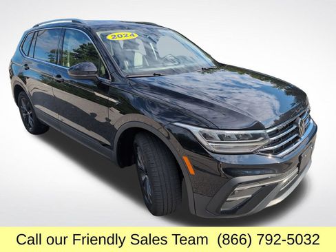 Used 2024 Volkswagen Tiguan SE AWD/4WD image 9