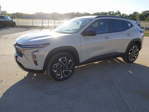 New 2026 Chevrolet Trax RS w/ Sunroof Package image 6