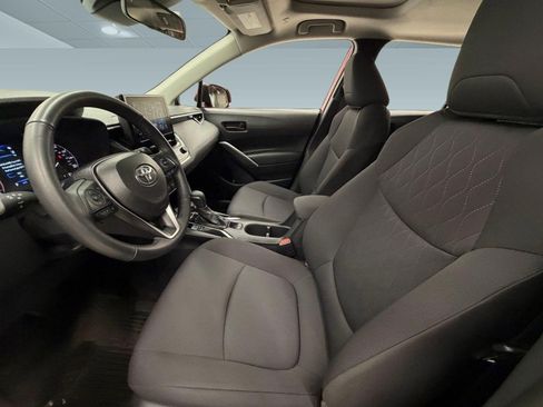 Used 2024 Toyota Corolla Cross LE w/ Moonroof Package image 4