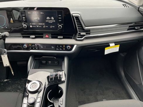 New 2025 Kia Sportage LX image 16