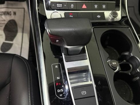 Used 2019 Audi Q8 Premium Plus w/ Premium Plus AWD/4WD image 39