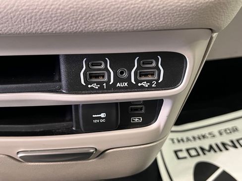 Used 2022 Chrysler Pacifica Touring-L image 29