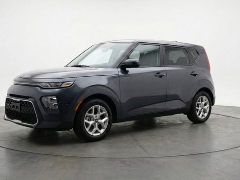 Used 2025 Kia Soul LX w/ LX Technology Package FWD image 3