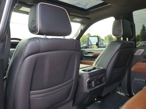 Used 2024 GMC Sierra 2500 Denali Ultimate image 32